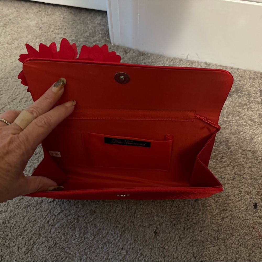 Pretty Lulu Townsend red satin look 3D flower rectangle purse handbag NWOT - Picture 7 of 7